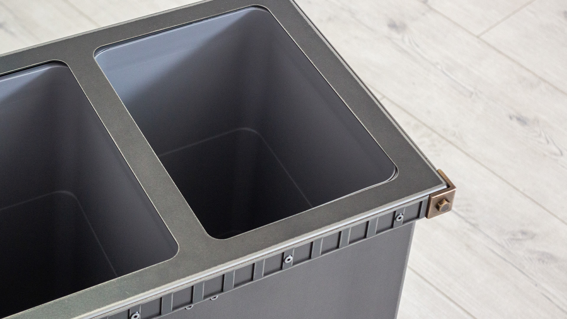STEEL VINTAGE BRUNEL PAPER BIN