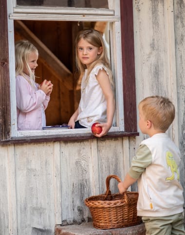 Kinder mit steiff shirts und pullover