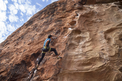 Alex Honnold Free-Solos Over 30 Pitches up to 5.12 in Red Rock - Gripped  Magazine