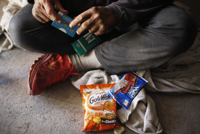 O'Brian hands out pop-tarts and goldfish