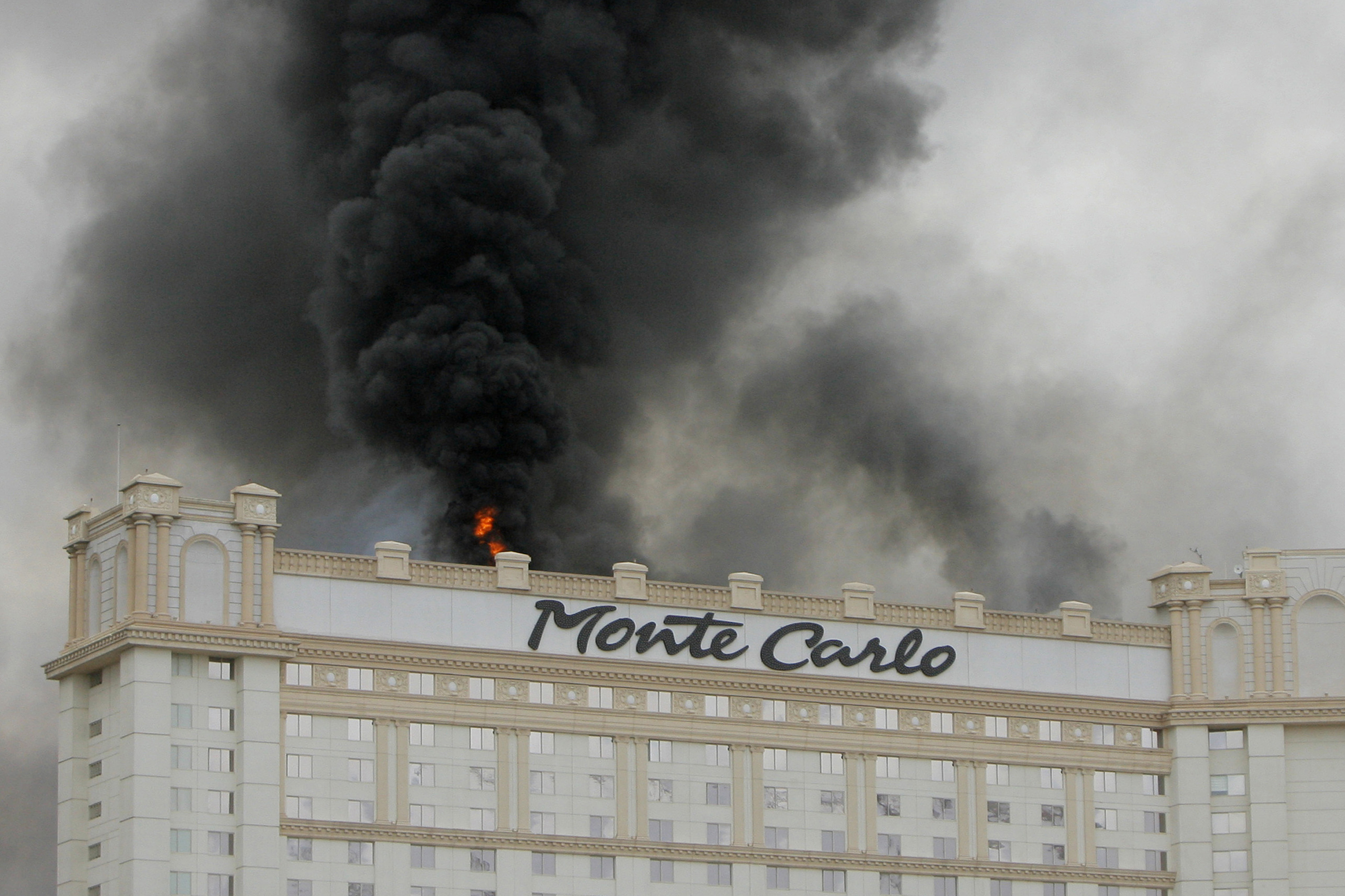 Las Vegas officials investigating fire at Paris casino