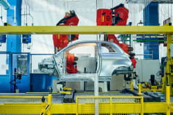Comau-Technologie für vollelektrischen Fiat 500