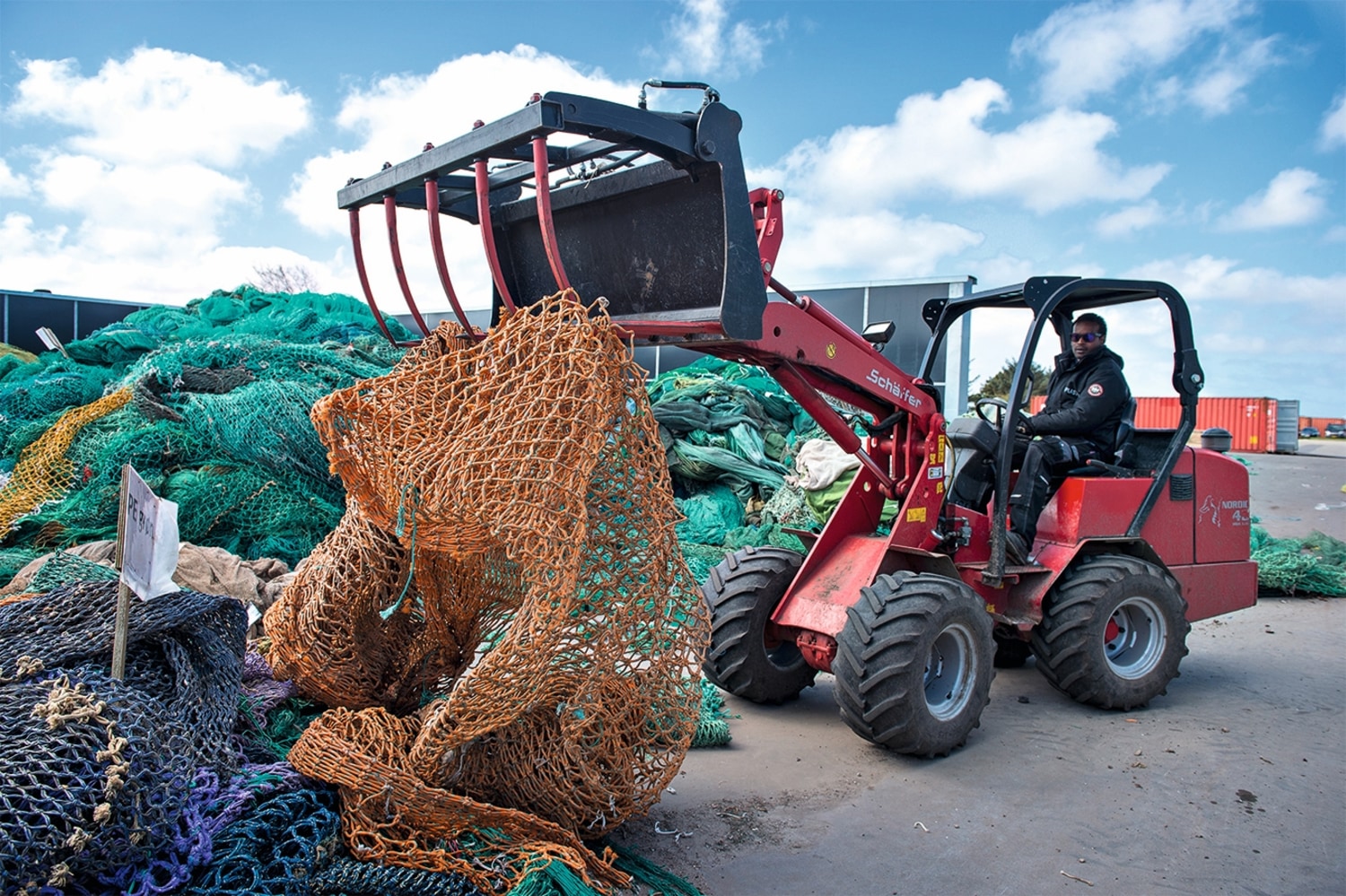 From Fishing Net to Particle Foam