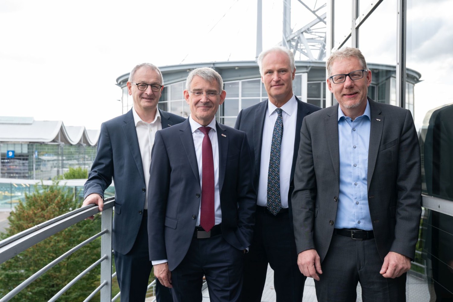 Personen (v.l.n.r.): Wilfried Schäfer, Geschäftsführer VDW, Franz-Xaver Bernhard, Vorsitzender VDW, Carl Martin Welcker, Generalkommissar EMO Hannover, Dr. Markus Heering, Geschäftsführer VDW 