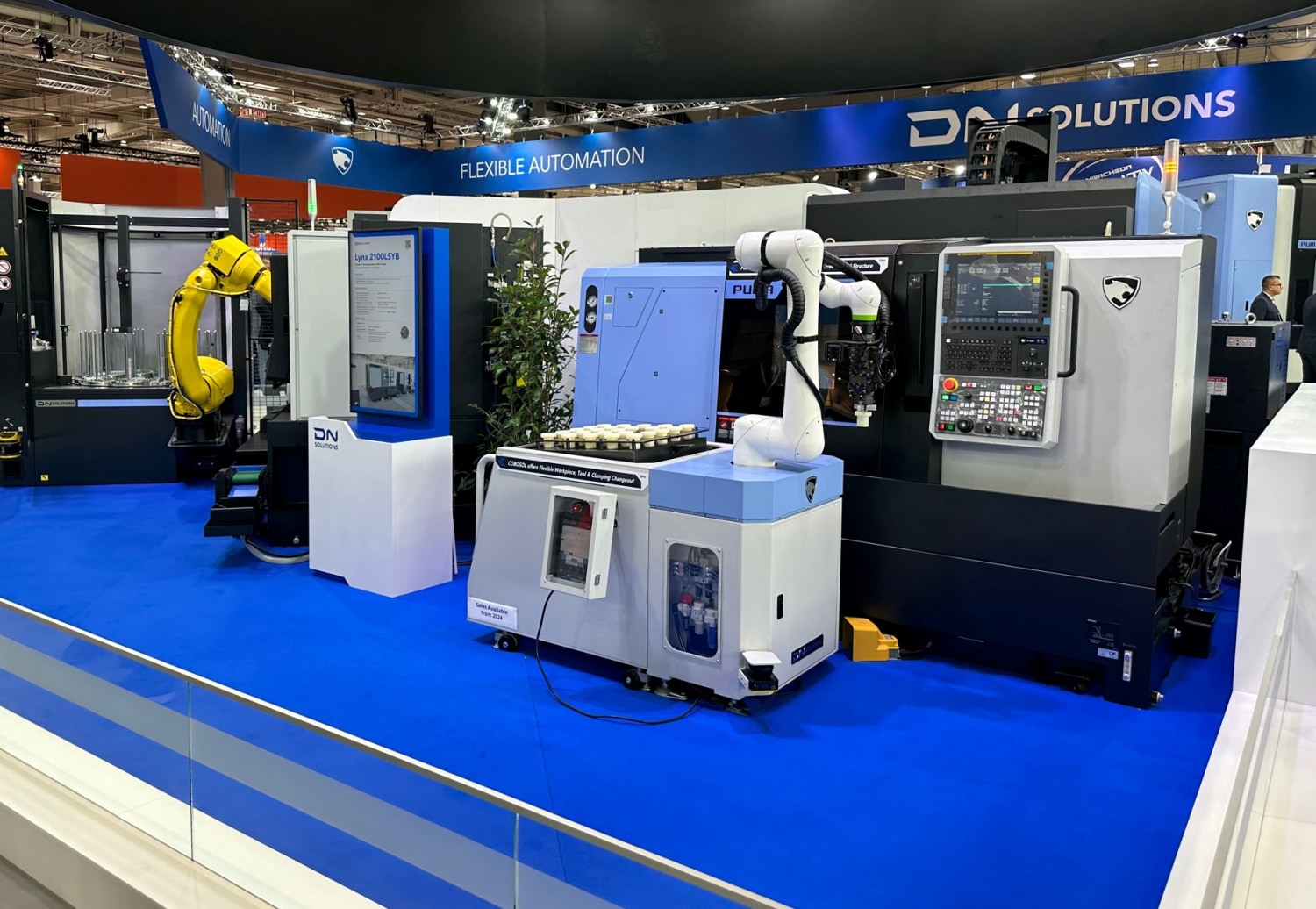 Neu und doch bekannt: Der koreanische Werkzeugmaschinenhersteller DN Solutions, ehemals Doosan Machine Tools, hat seine 40-jährige Erfahrung selbstbewusst zur Schau gestellt; das Portfolio an Technologien und Automation der Nummer 3 weltweit unter den Anbietern spanender Werkzeugmaschinen (nach Umsatz; nach Stückzahl sieht man sich als Weltmarktführer) ist immens groß