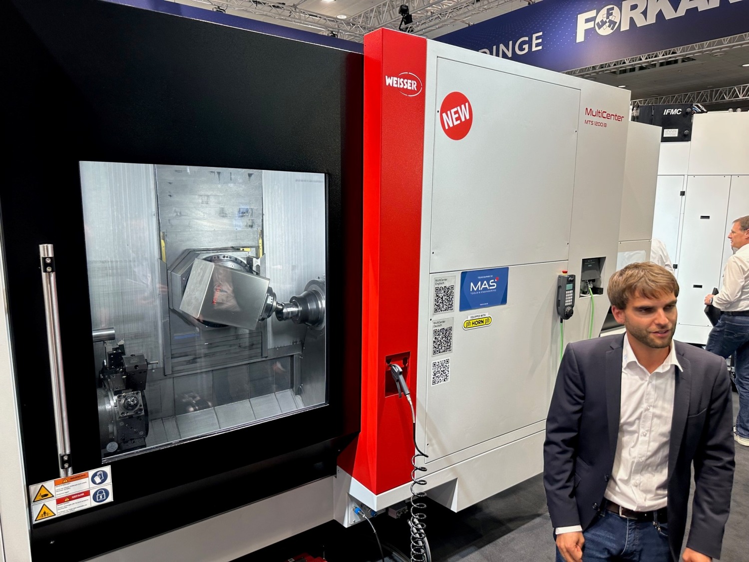 Technologieintegration pur: Zur Hardinge Gruppe gehört inzwischen auch der Schwarzwälder Maschinenbauer Weisser, der erstmals das multifunktionale, horizontale Bearbeitungszentrum ‘MultiCenter MTS 1200/8‘ präsentierte, das für die Hart-Weich-Komplettbearbeitung hochkomplexer und -präziser Werkstücke konzipiert wurde