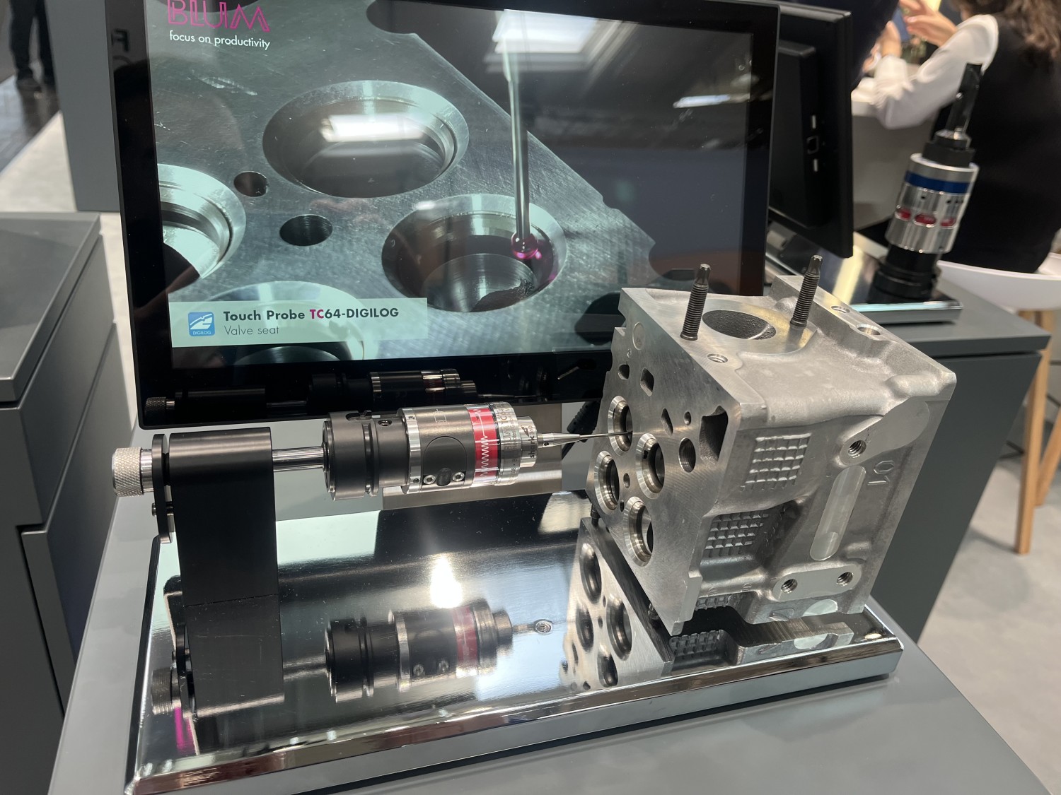 Am Stand von Blum Novotest sind Messtechniklösungen für das Messen in der Bearbeitungsmaschine gefragt. das taktile Antasten liefert immer noch die genauesten Ergebnisse in der Praxis