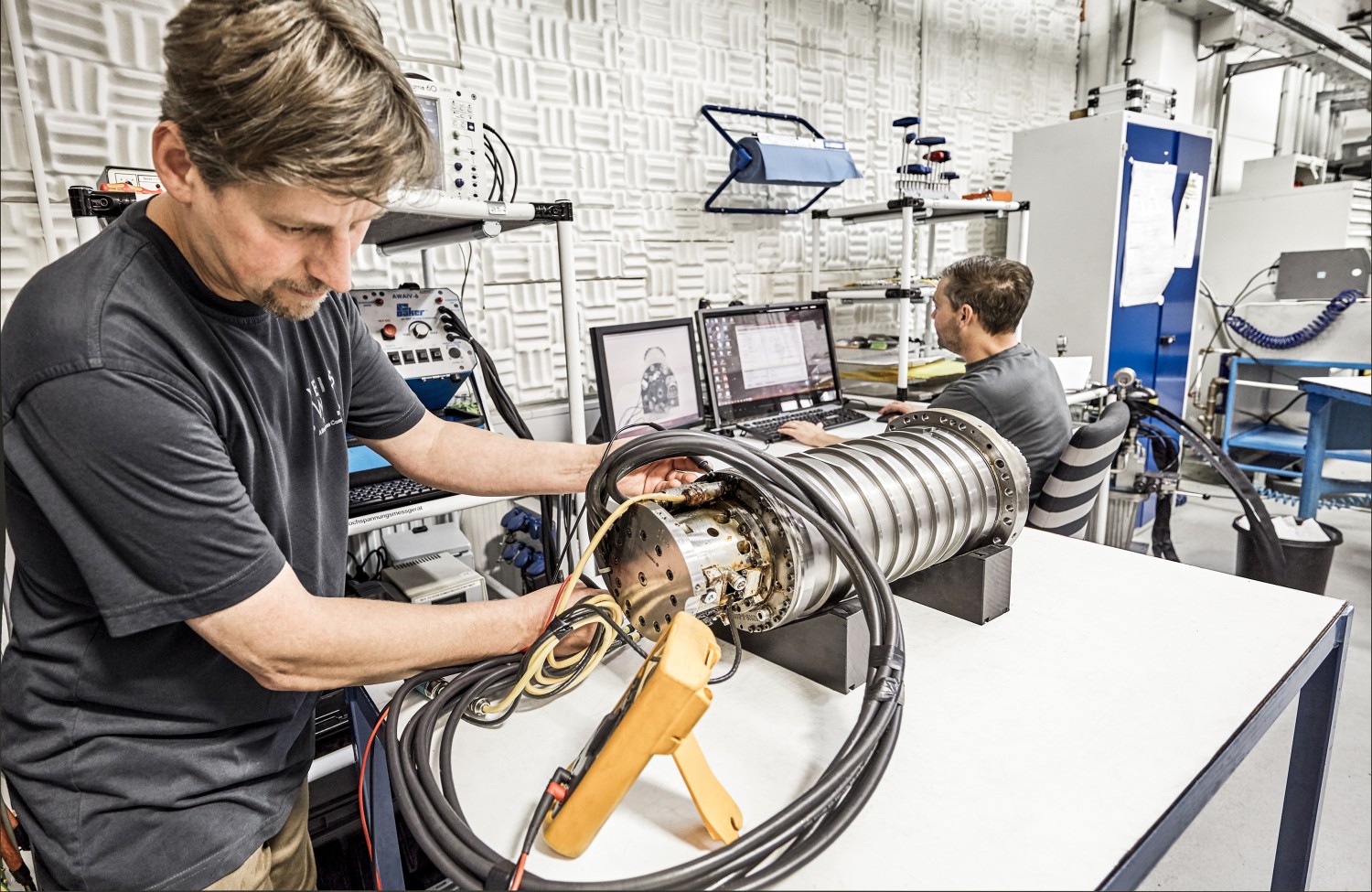 Professionelle Wartung und Servicedienstleistungen sind wichtige Bestandteile des Geschäfts von Weiss. Um Kunden international zuverlässig bedienen zu können, hat das Unternehmen gemeinsam mit Siemens weltweit sogenannte SWSS-Servicezentren (Siemens Weiss Spindle Services) aufgebaut  (© Weiss) 