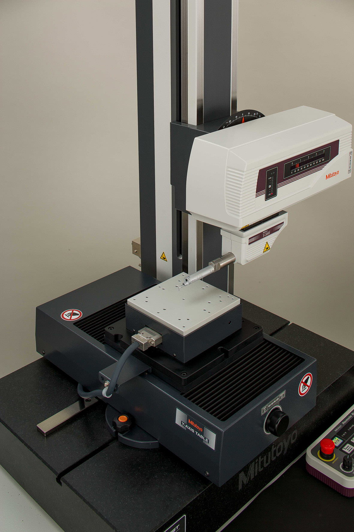 Zusammen mit dem umfangreichen Zubehör lässt sich das Surftest SV-3200 sehr flexibel und vielseitig einsetzen (© Mitutoyo) 