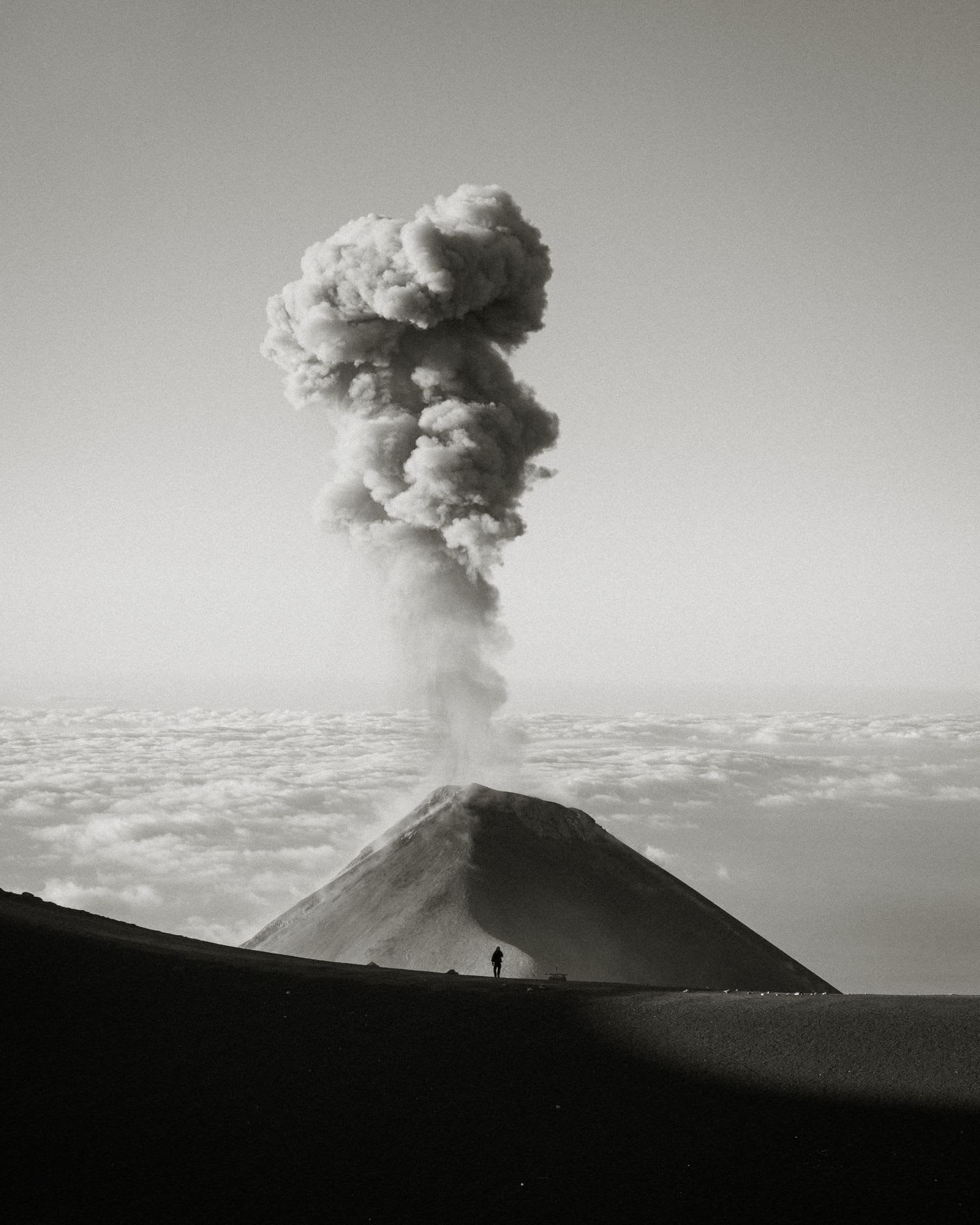 A smoke plume from a volcano