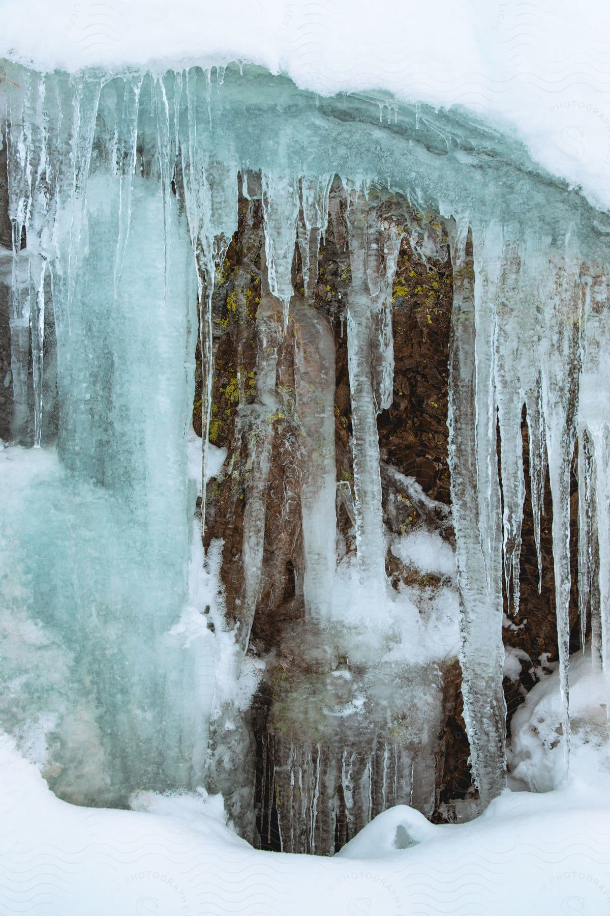 Ice and snow stalactites in an environment.