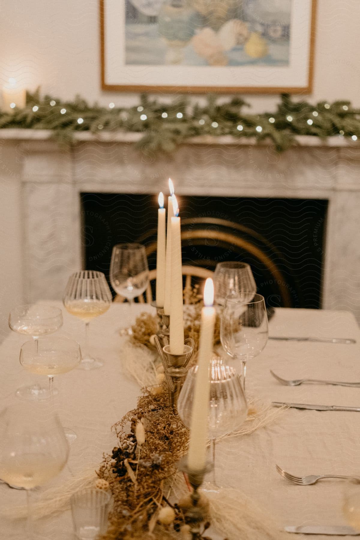 Table design with glasses and silverware in decoration.