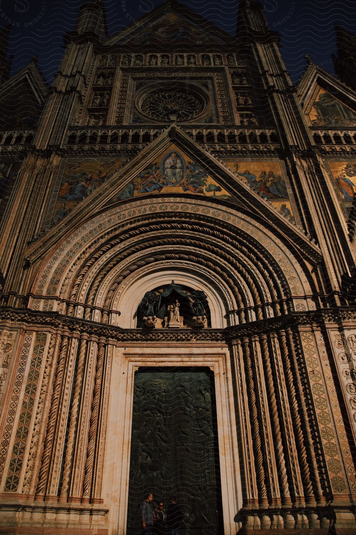 Facade of the Cathedral of Duomo di Orvieto at night.