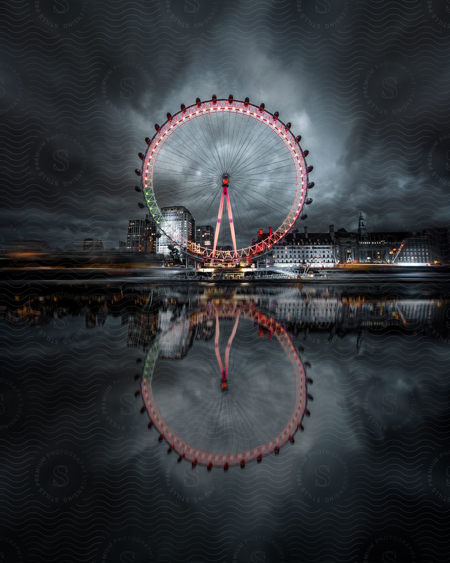 Ferris wheel by the seaside at the London Eye.