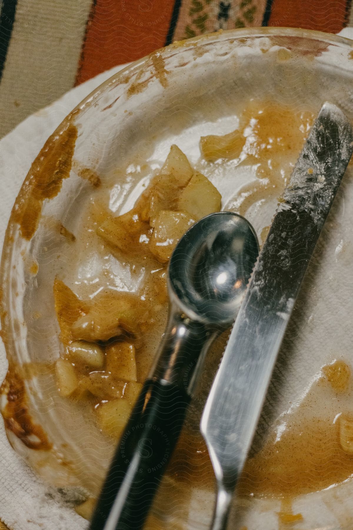 A plate with some food on it and knives