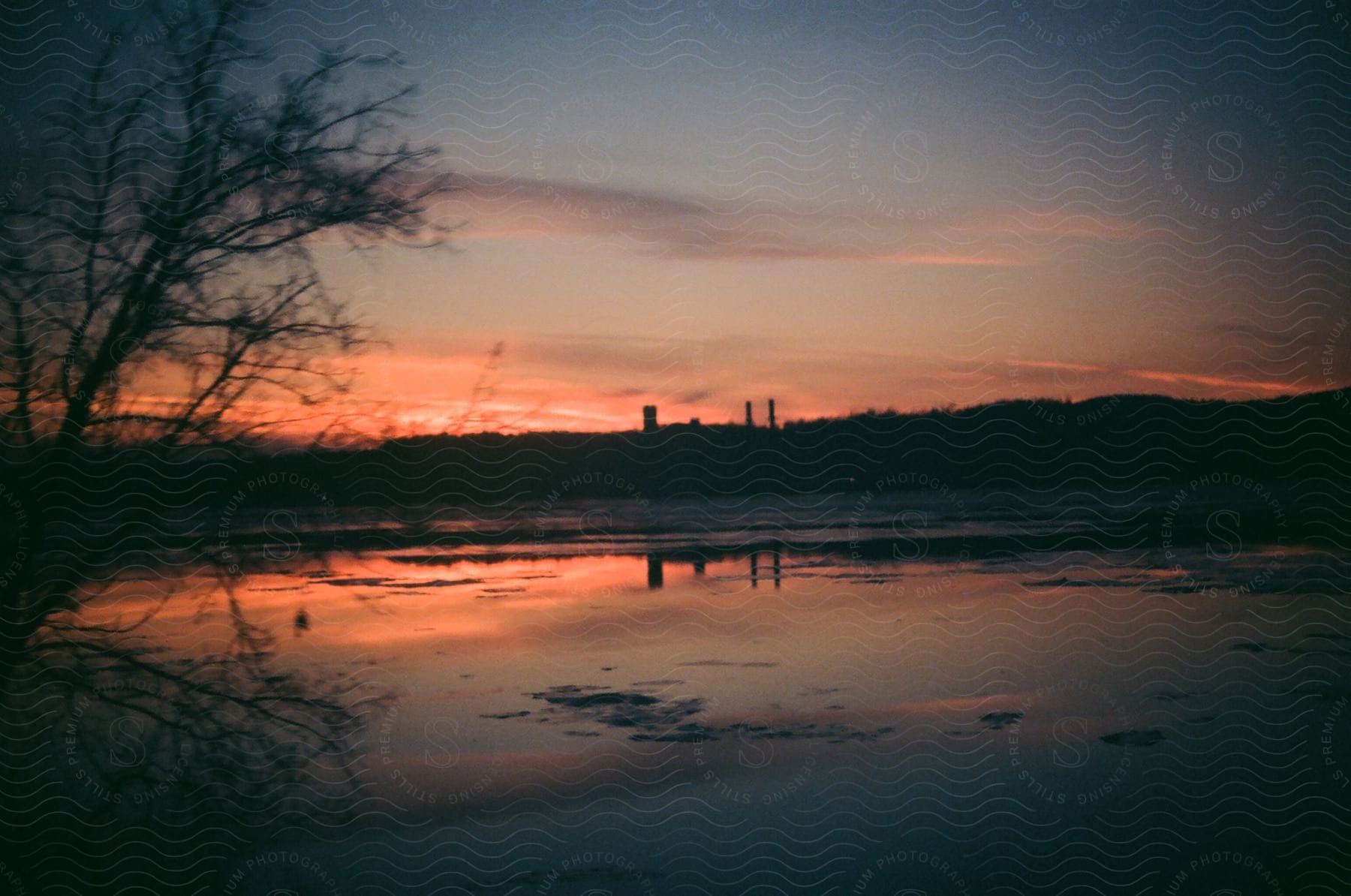 Landscape of a ground with water and a reddish sky at dawn