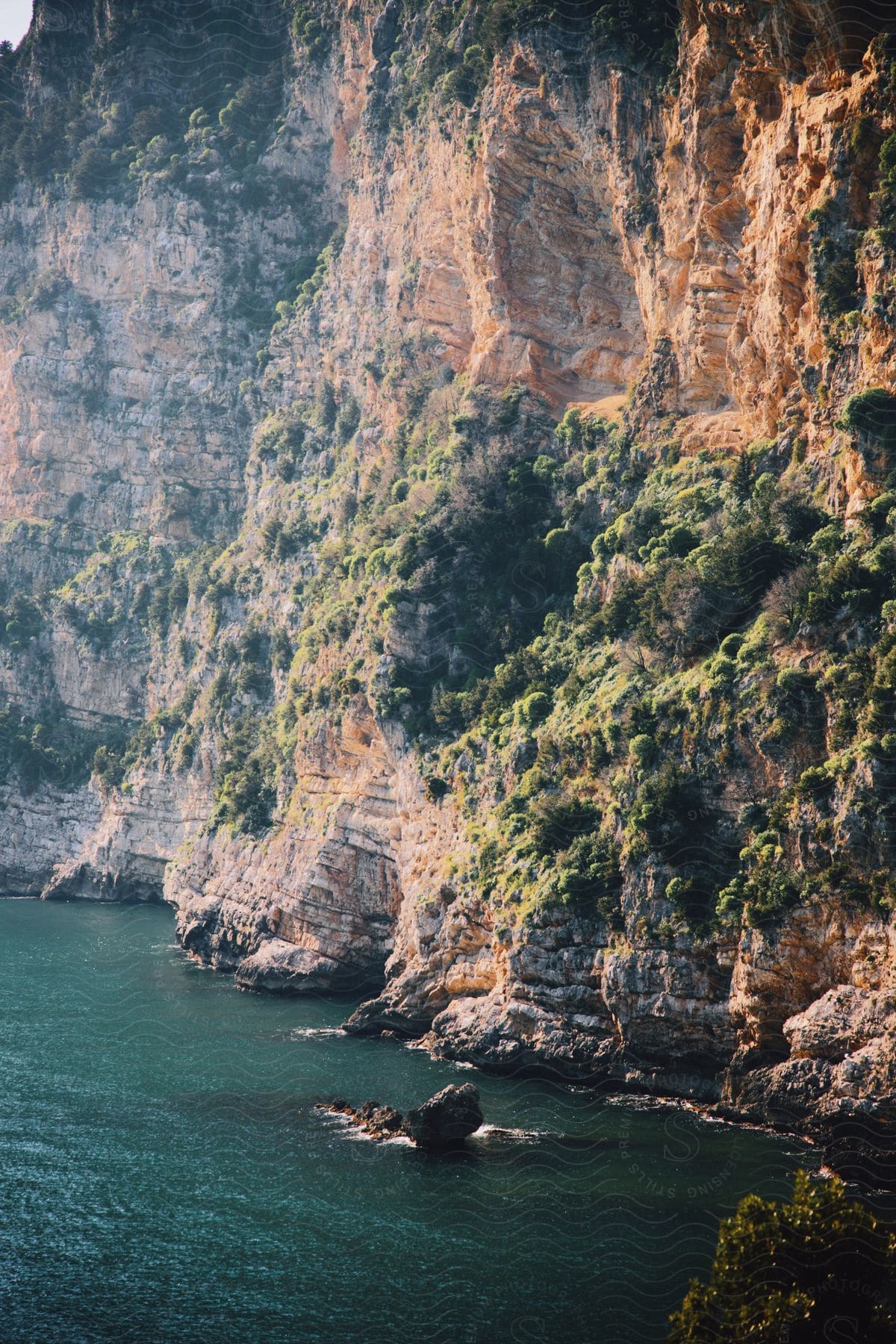 Coastal landscape next to the green sea