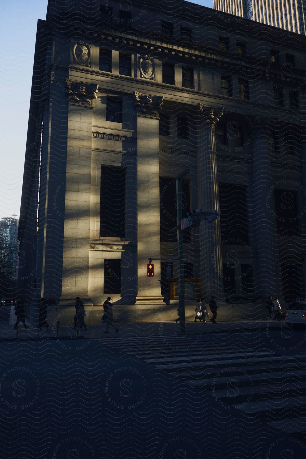 A view of the pillars on the outside of a large building