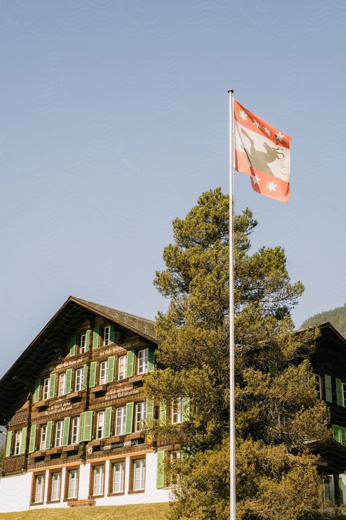 Exterior view of Hotel Chalet Swiss with a flag waving