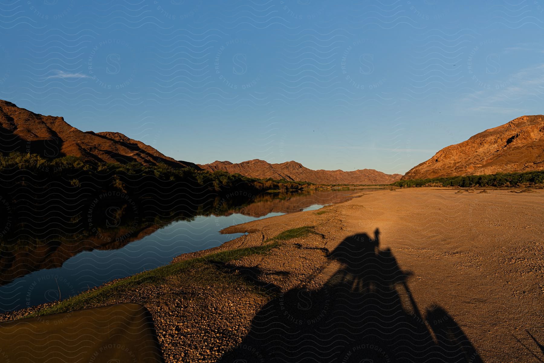 Arid landscape with mountains around and a reflective lake