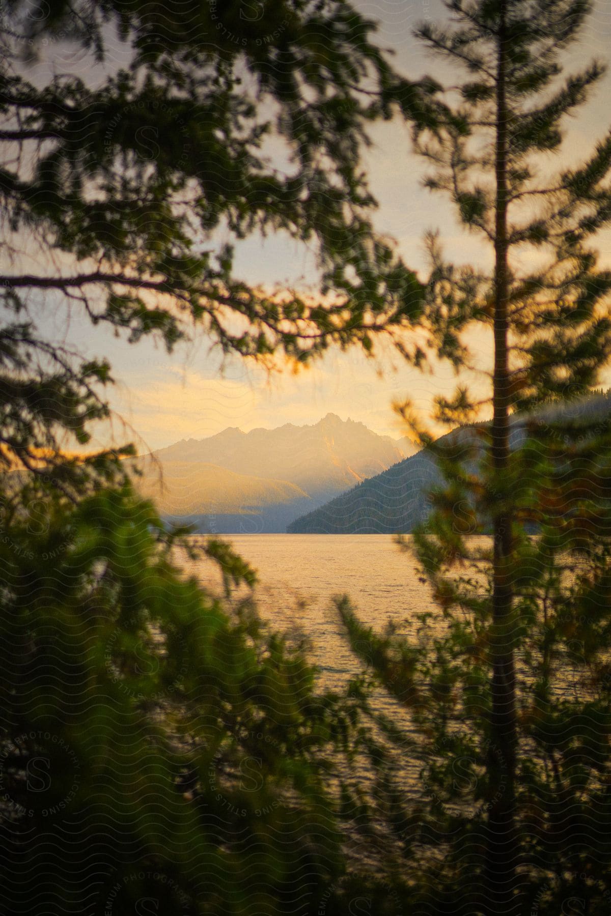 A clip of the lake and the window A clip pof the mountain