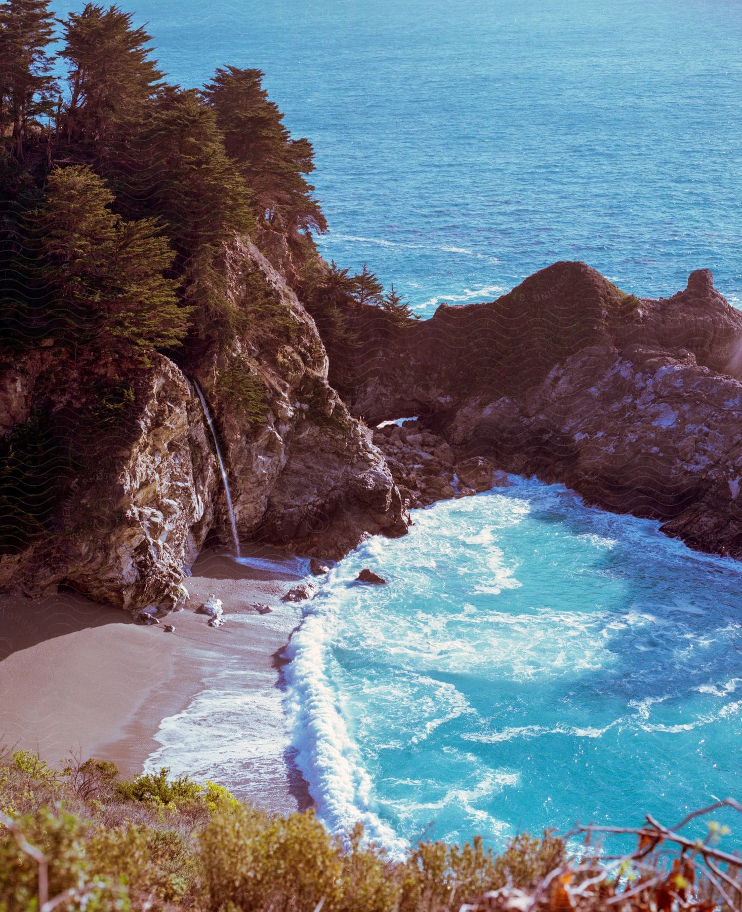 Waves crashing in an ocean inlet