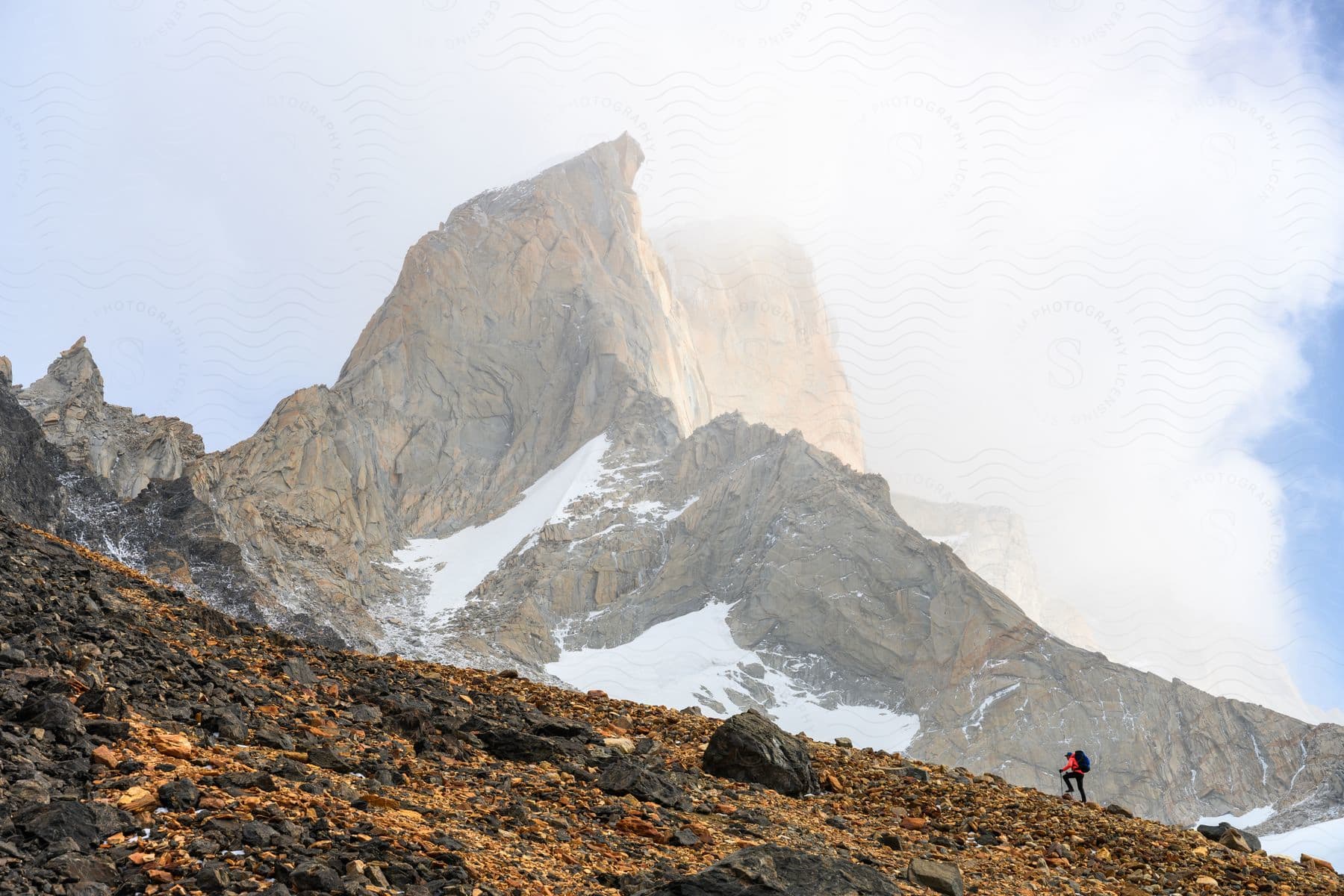 A person hikes up a snowcovered mountain in el chalten patagonia