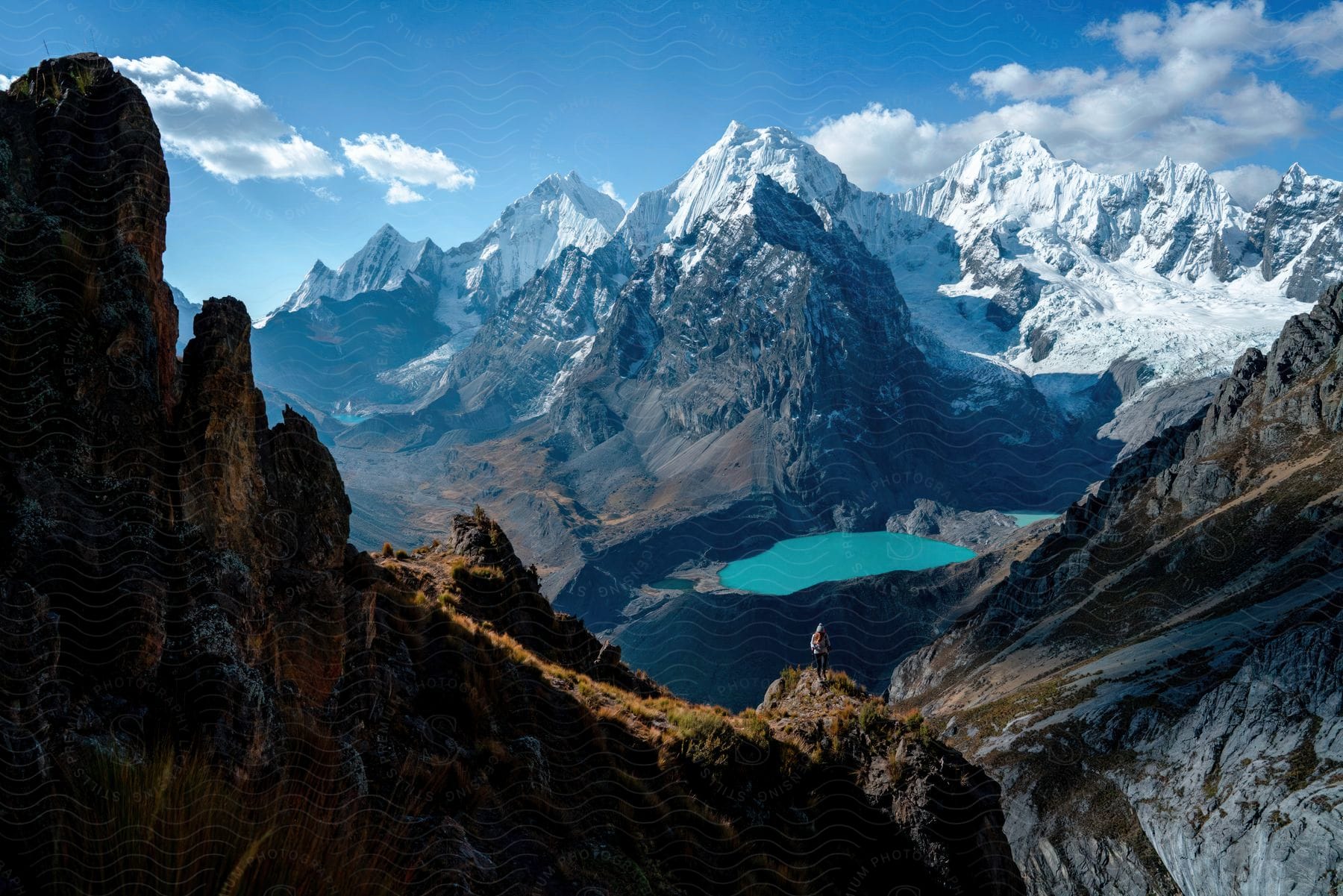 A sharp mountain landscape with a river in the middle