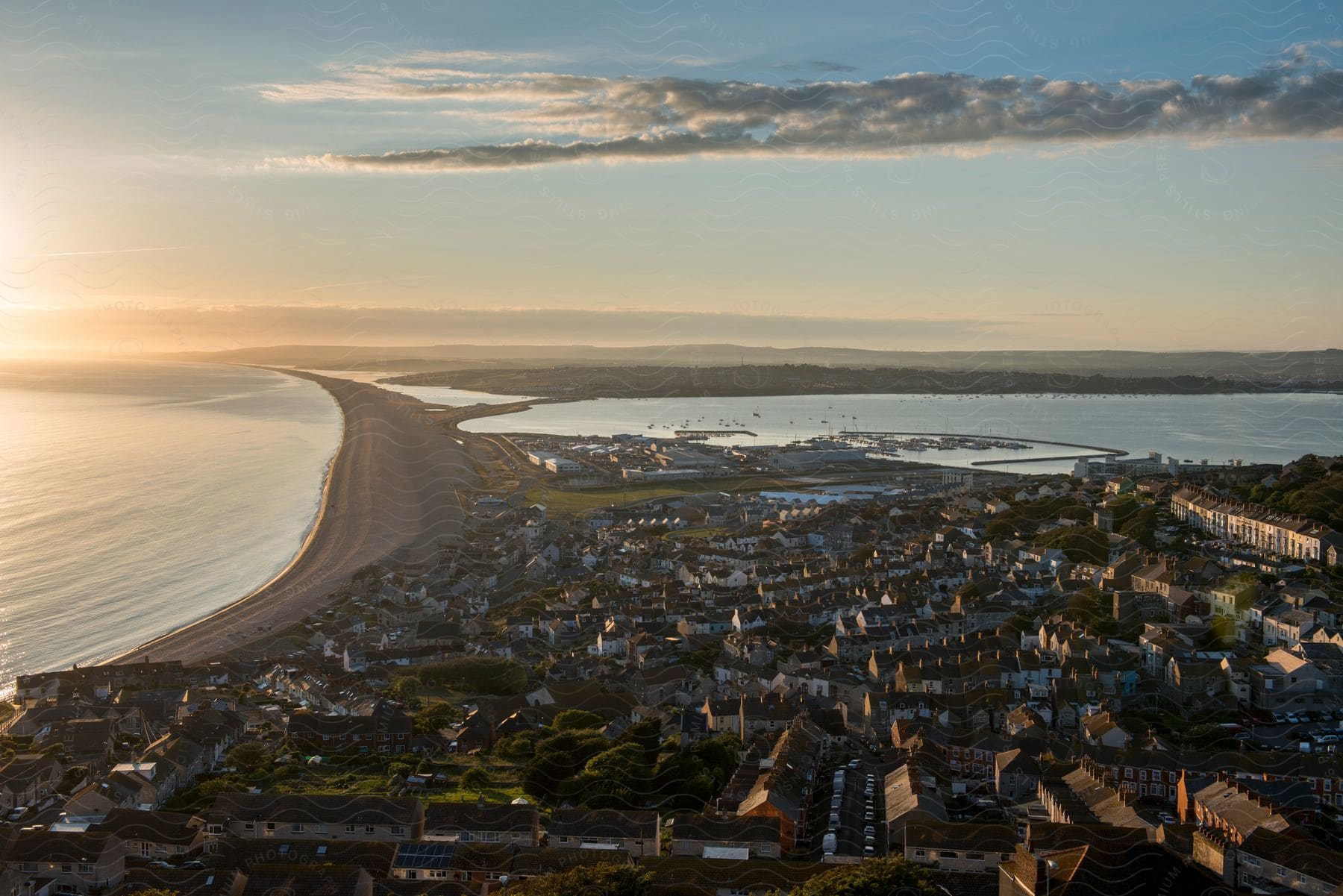 A suburban city with the sea on both sides