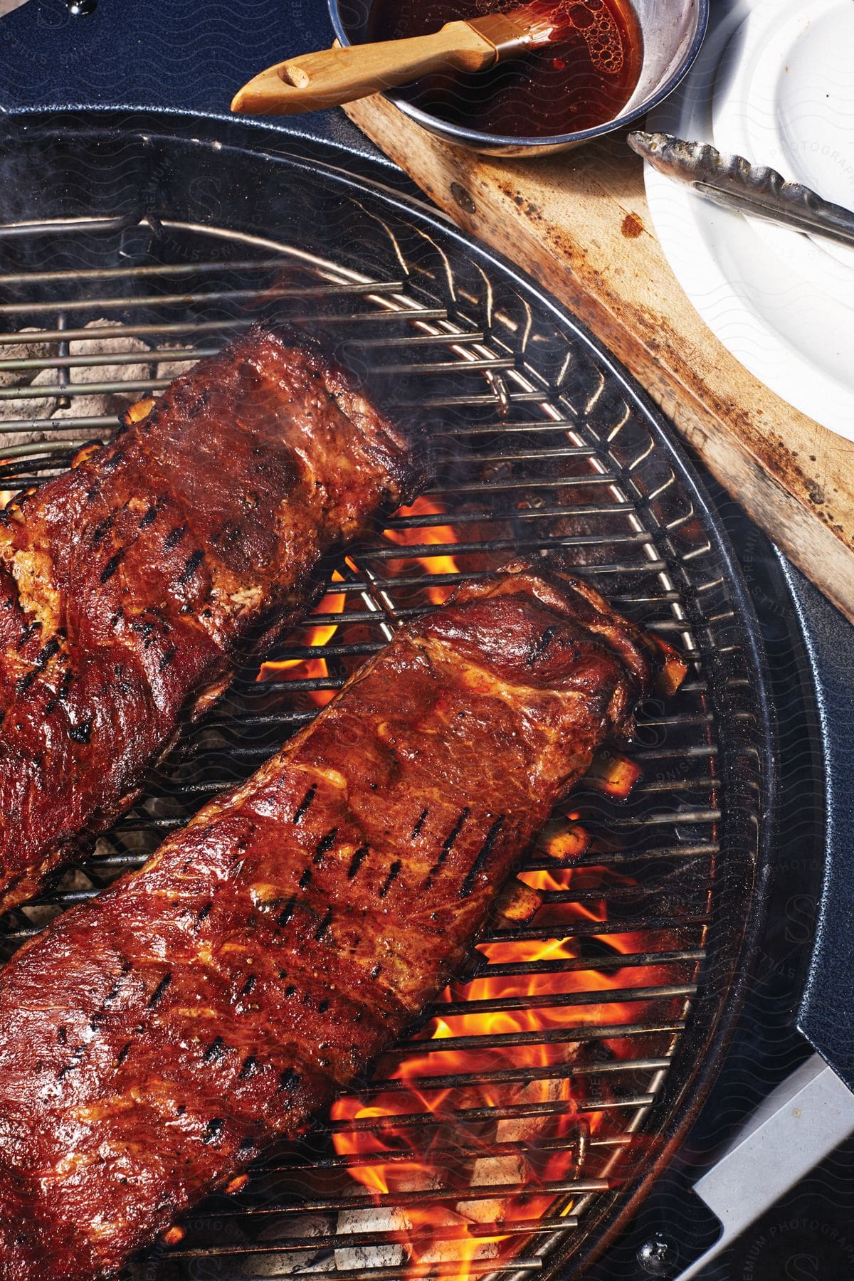 Grilling and cooking meat on a circular barbecue grill