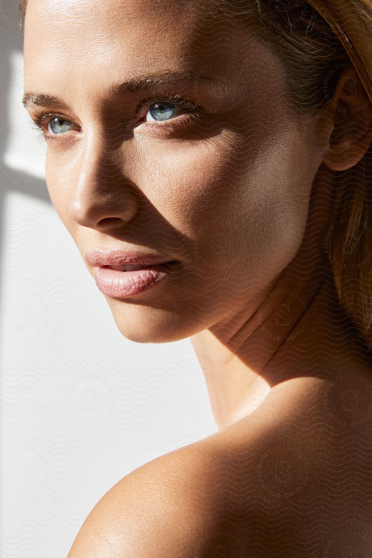 Face portrait of a blonde woman with blue eyes.