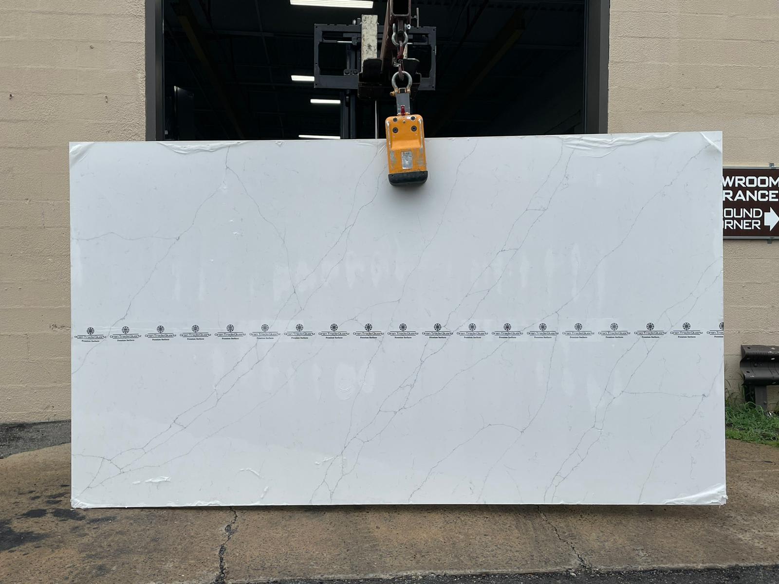 Calacatta Lincoln Quartz StoneTrash