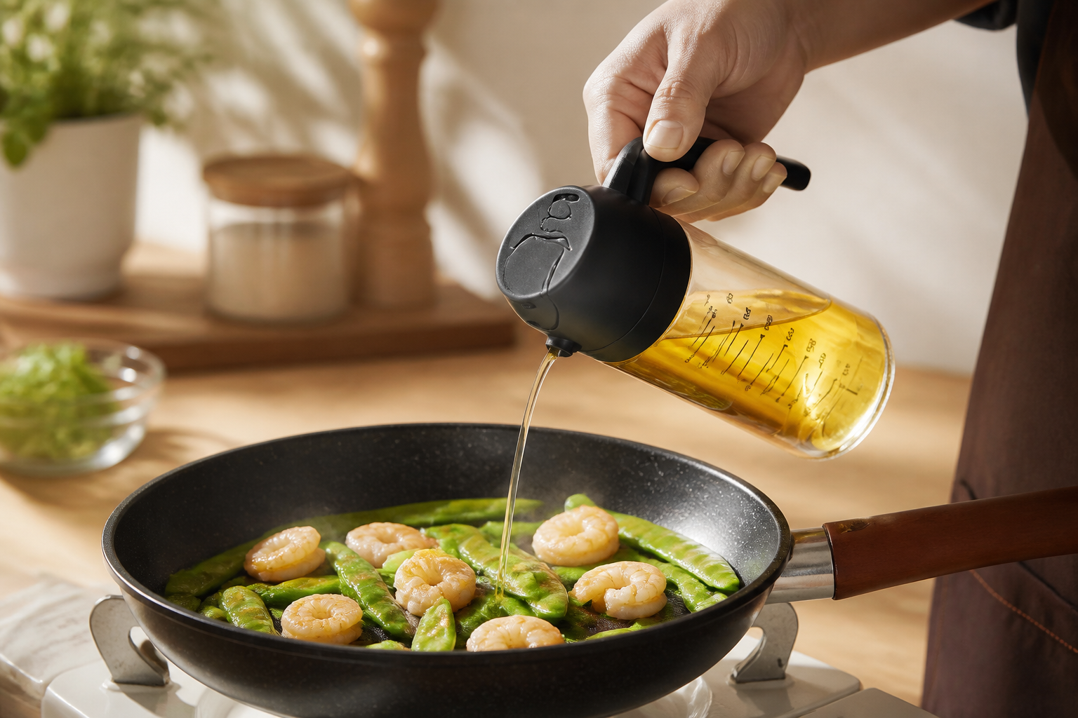 TrendPlain 16oz/470ml Glass Olive Oil Sprayer for Cooking – 2 in 1 Olive Oil Dispenser Bottle for Kitchen Gadgets and Air Fryer Accessories, Salad, BBQ - Black