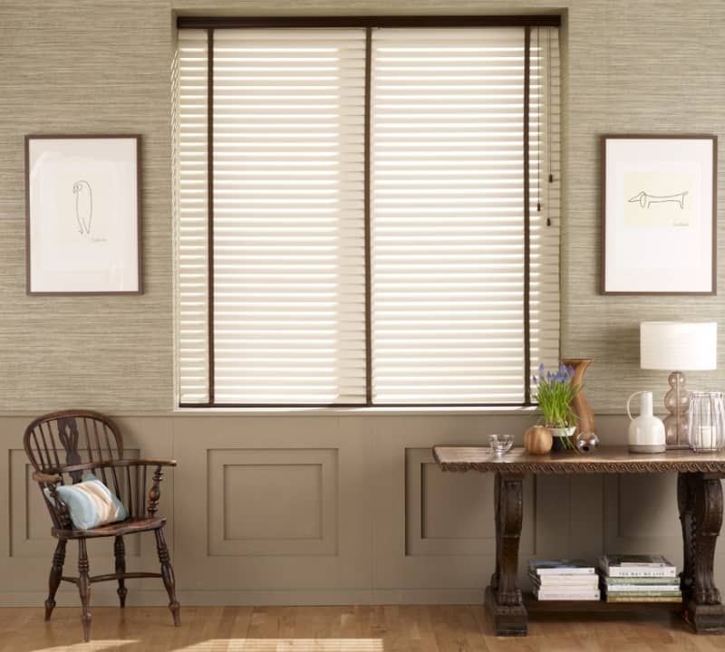 Arena Unity cream aluminium Venetian blinds in a hallway