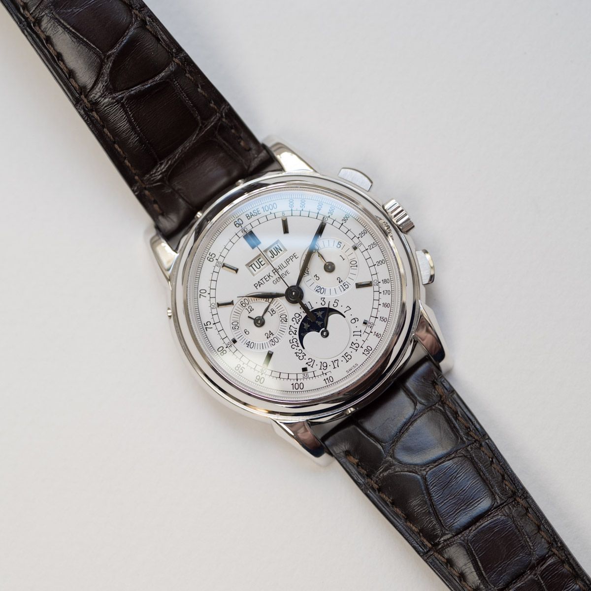 Patek Philippe 5970G Calendrier Perpetuel Chronographe 41 Watch 41Watch
