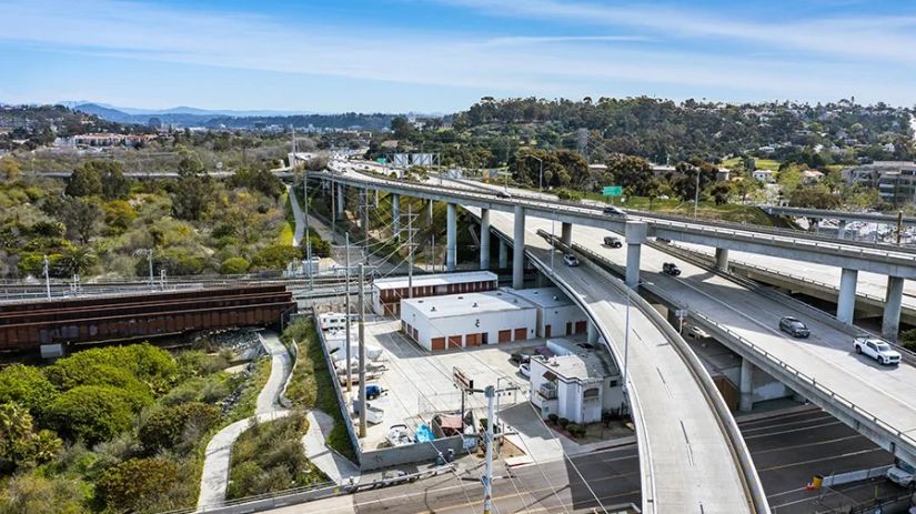StaxUP Storage Pacific Highway building at 4835 Pacific Hwy