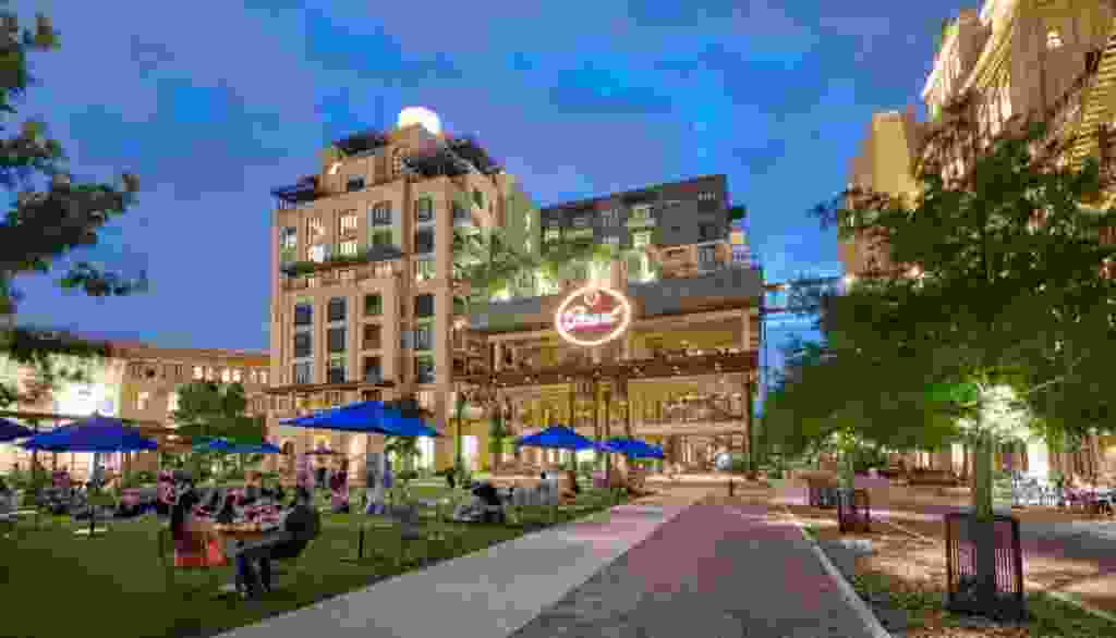 A view of Pearl at night.