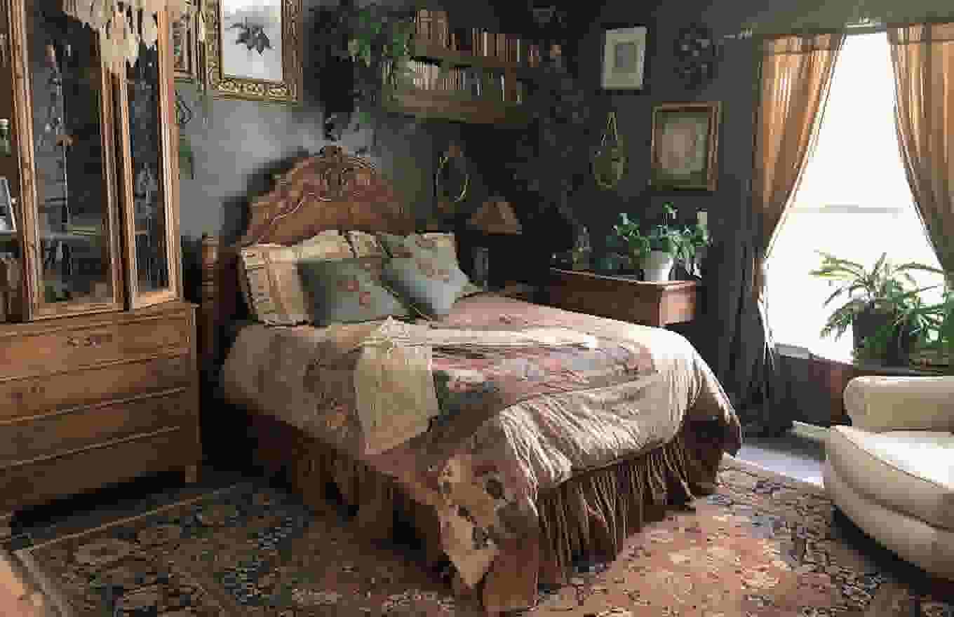 Declutter your  bedroom with Secure Storage