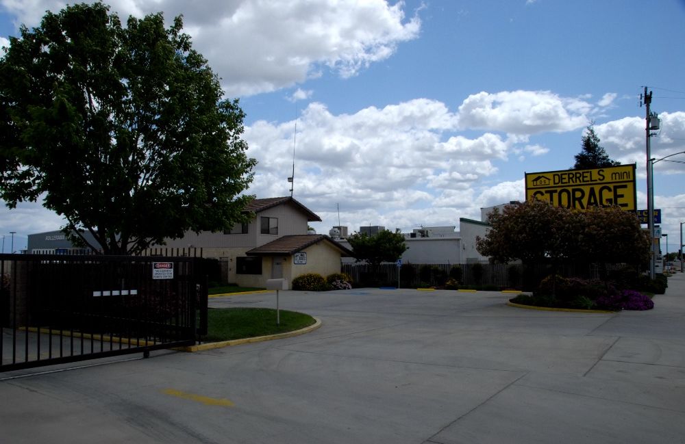 Storage Units In Bakersfield Ca 1330 Coffee Rd Derrel S Mini