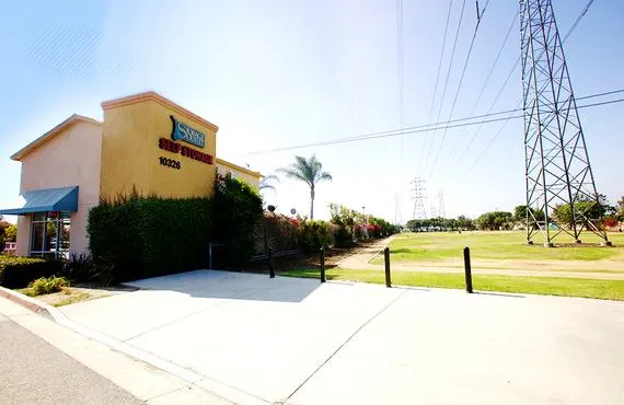 Storage Outlet Bellflower Storefront