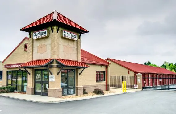 Exterior Front Office of Storplace on 1010 Avondale Rd, Hendersonville, TN 37075
