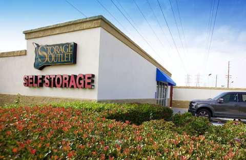 Storage Outlet, storage units and spaces at 8620 Hamilton Ave, Huntington Beach, CA, 92646