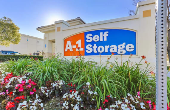 Storage Units in Paramount