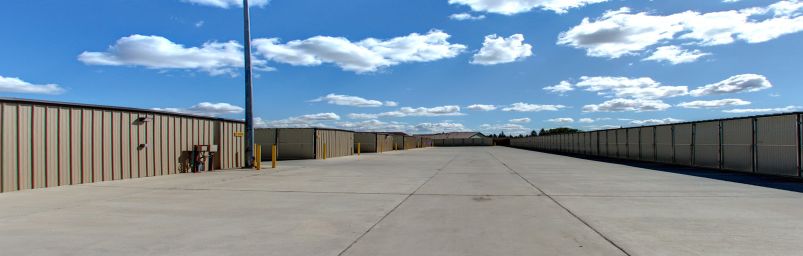 This 360 view shows 5 rows of outdoor storage units lined up