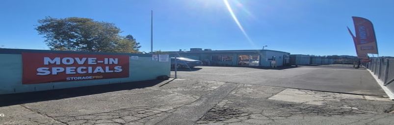 Image of front gated Loc-N-Stor exterior