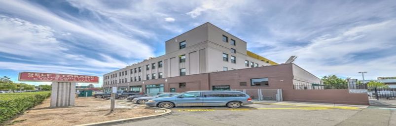 Image of Entrance to StoragePRO Self Storage at Telegraph in Oakland CA