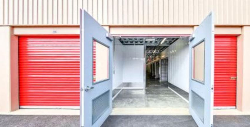 What does Oakley Gateway Self Storage do?