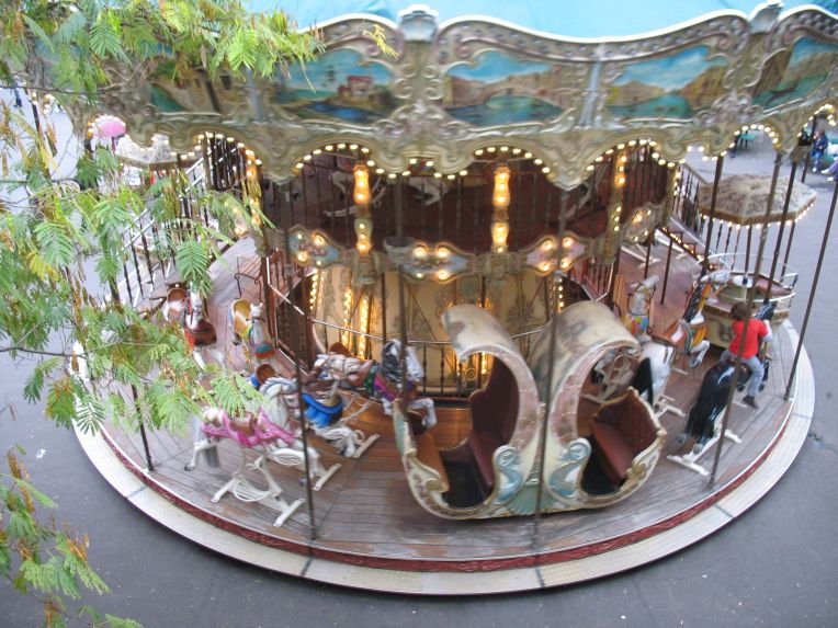 carousel, Montmartre, Paris