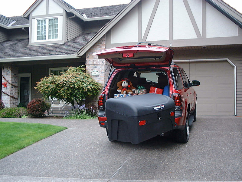 Red SUV in driveway for Thanksgiving travel