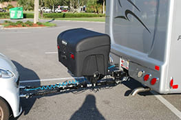 Stowaway cargo carrier in between hitches